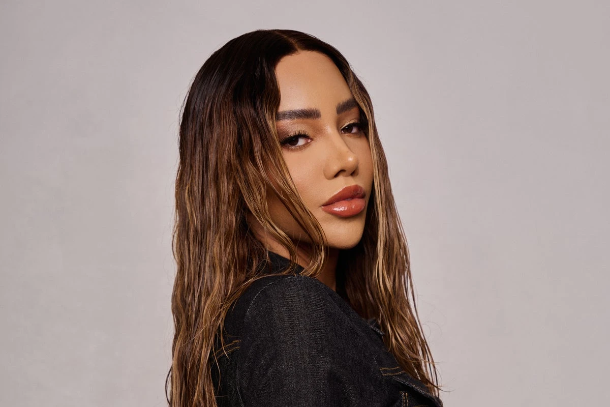 Munroe Bergdorf: ‘Half of my face froze from Bell’s palsy’