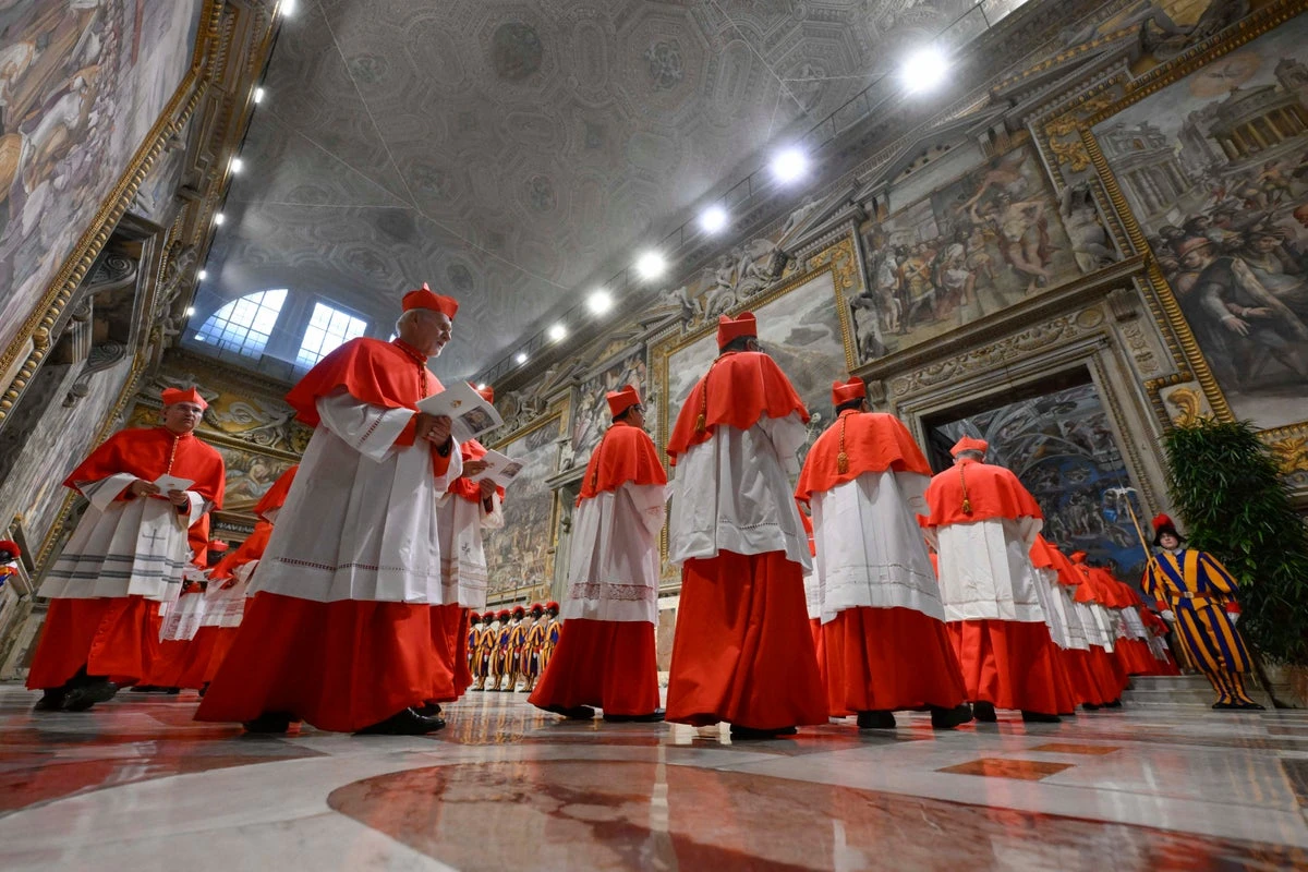Smuggled letters to ringing bells: How conclave changed over centuries