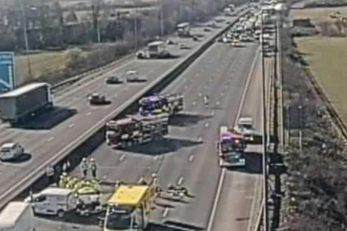 M25 closed near Dartford Tunnel after serious crash