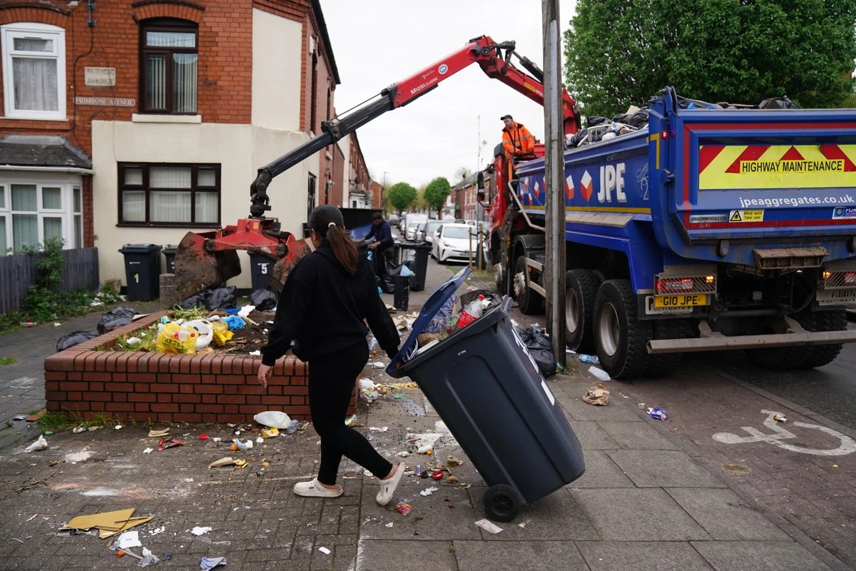 ‘Give councils more money’ Readers weigh in on Birmingham bin strikes