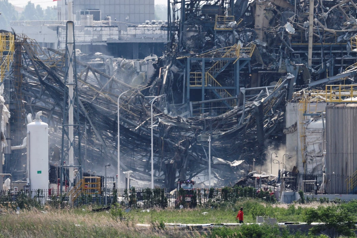 At least 5 killed after fire rips through chemical plant in China