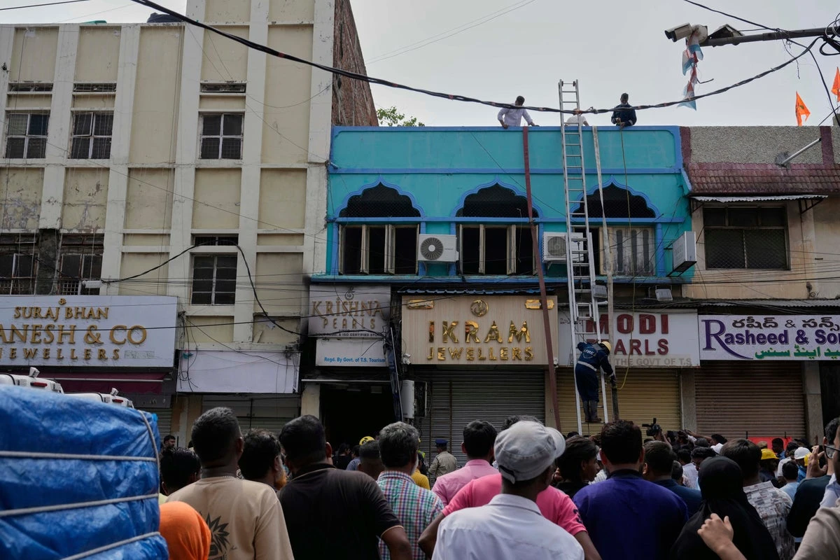 At least 17 from a single family die in massive fire in southern India