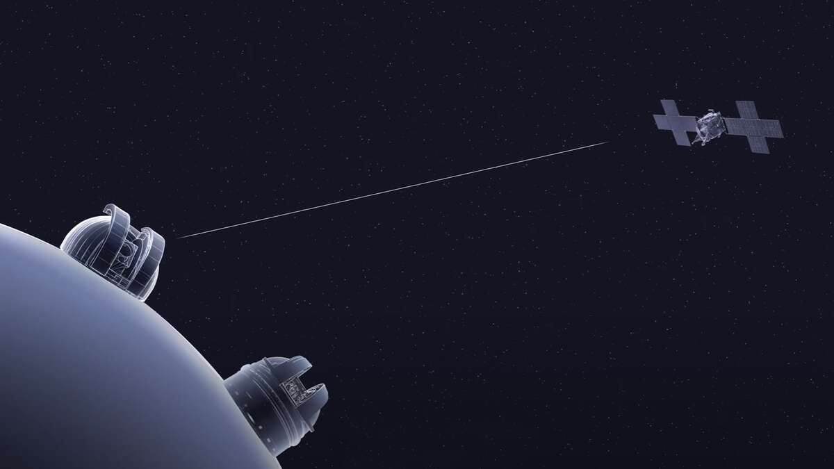 Nasa spacecraft receives signal from 290 million miles away