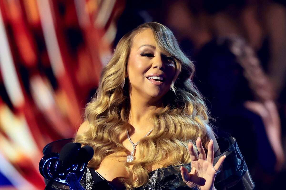 Mariah Carey’s goes viral with reaction bad lighting at awards show