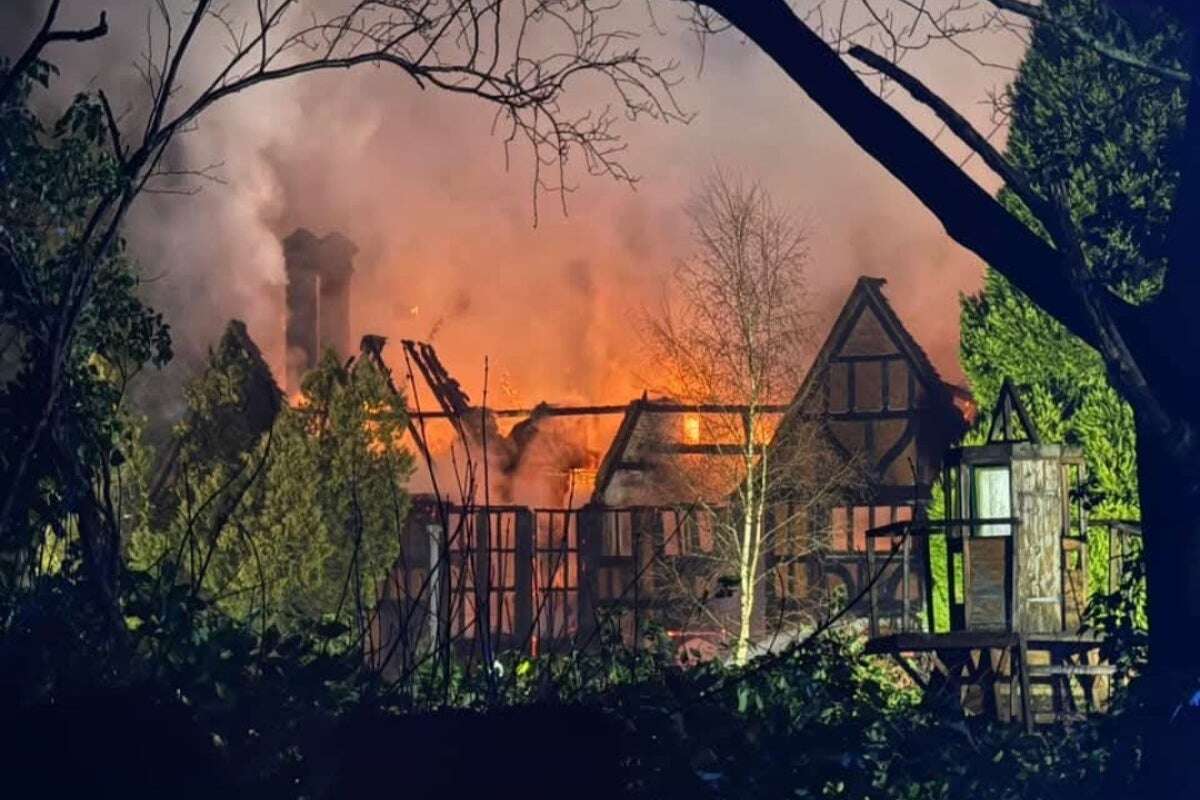 £3million Oscar Wilde-linked mansion mysteriously burns down