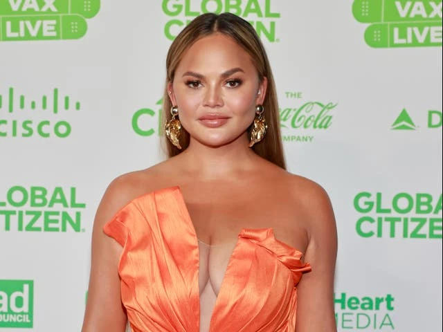 Chrissy Teigen apologises for past ‘awful tweets’