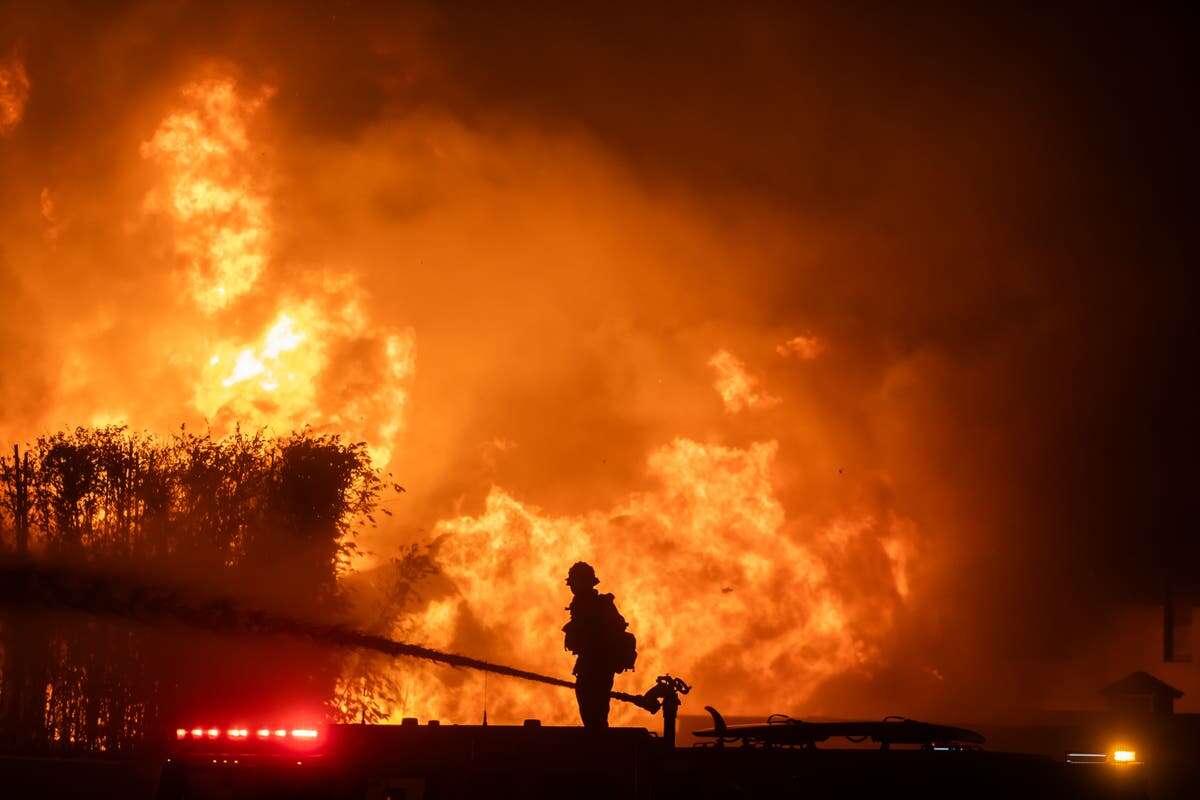 Fire hydrants in Pacific Palisades are coming up dry as blaze rages