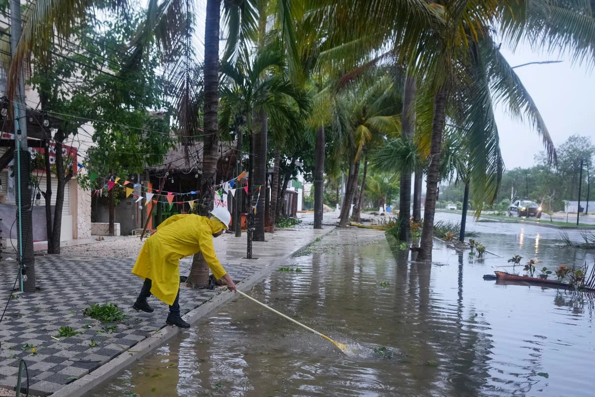 Beryl to regain hurricane strength as it closes in on Texas: live