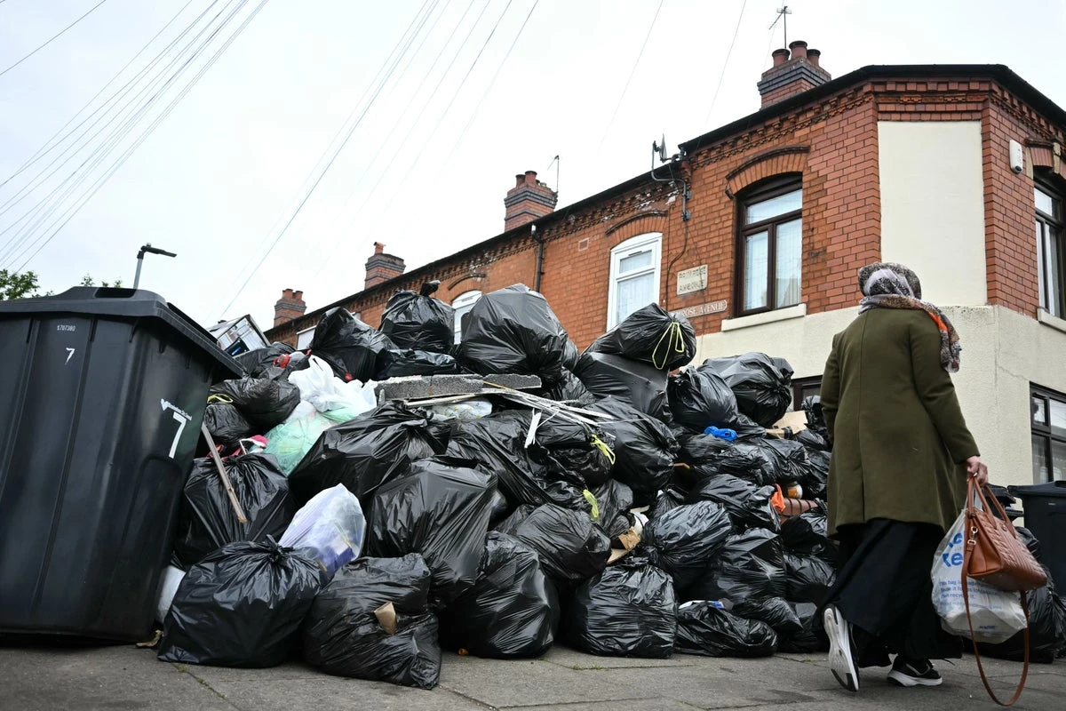 Warning bin strikes could happen across UK