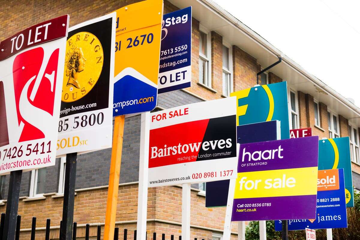 Council wants to ban estate agents putting up ‘for sale’ signs