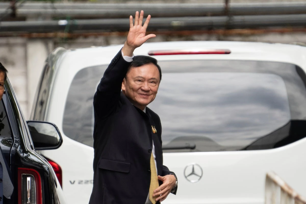 Thailand’s Shinawatra suddenly leaves country ahead of court ruling