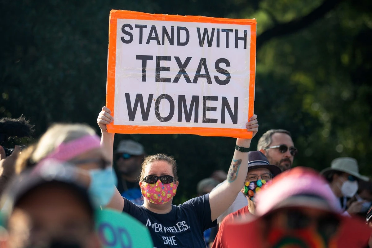 Moms may be allowed to use Texas car pool lanes even if driving alone