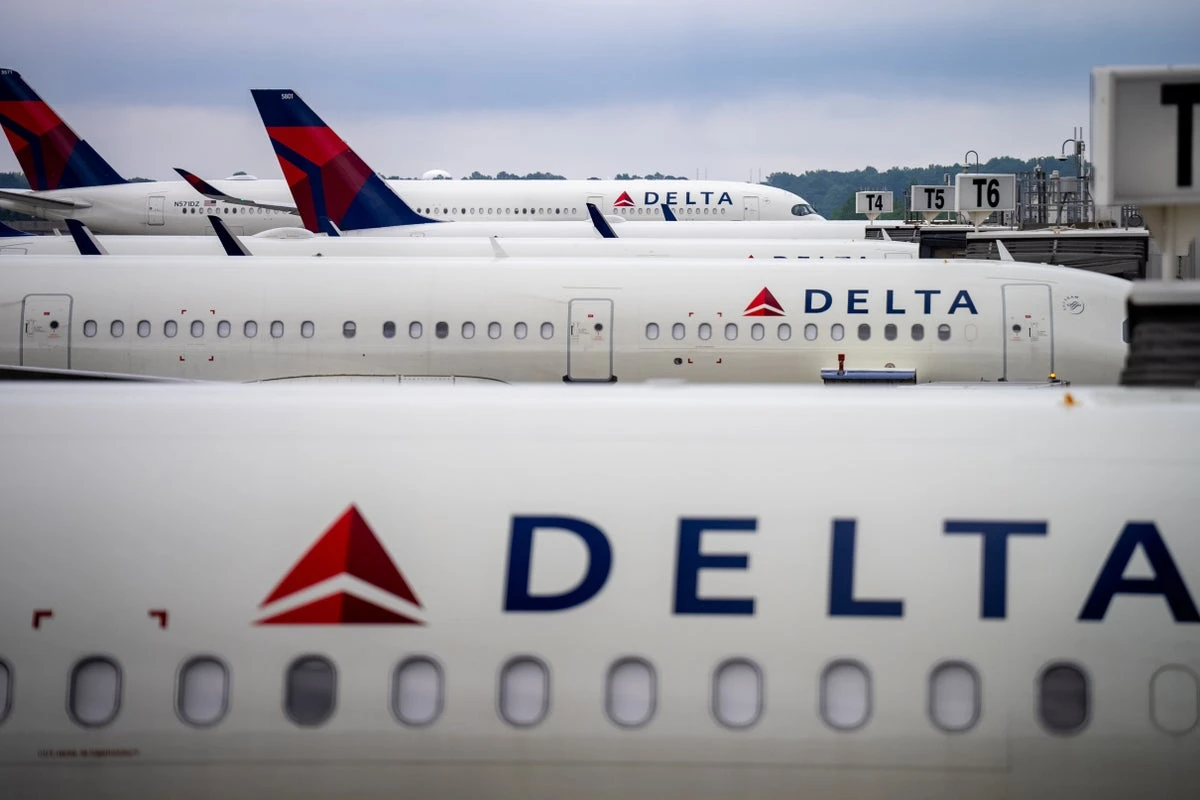 Delta replace jet parts after passengers and crew suffer head injuries