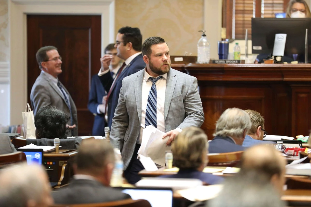 Republican legislator admits sending hundreds of child abuse videos