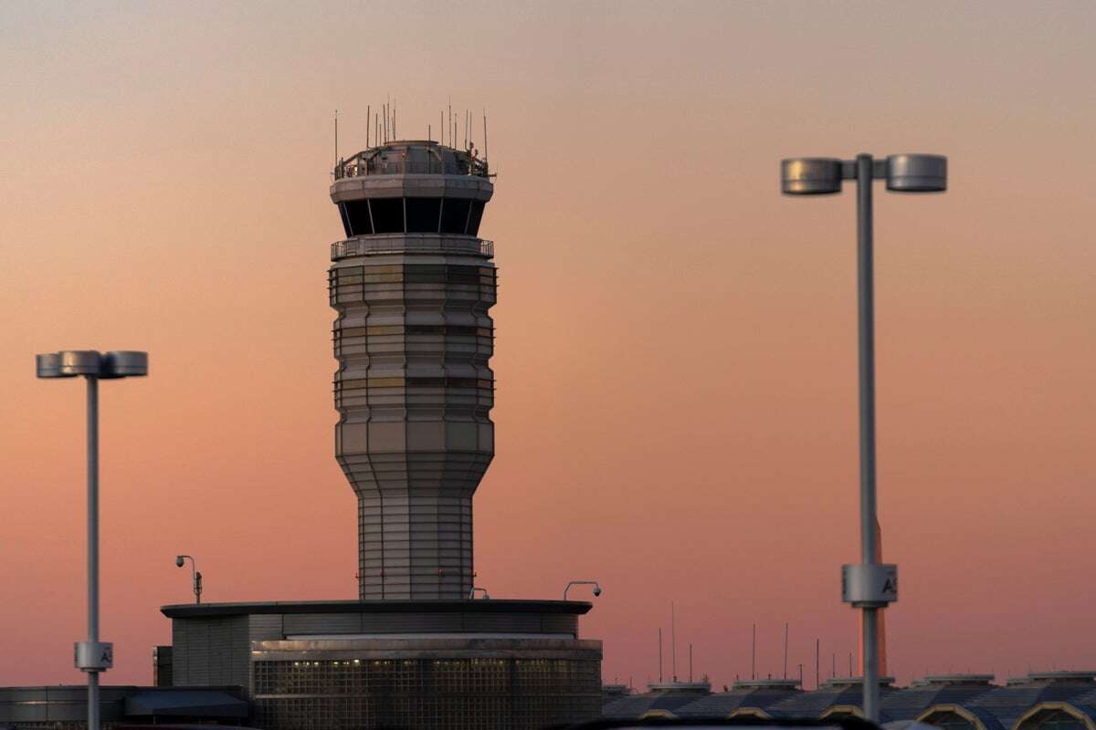 Musk urges air traffic controllers to come out of retirement