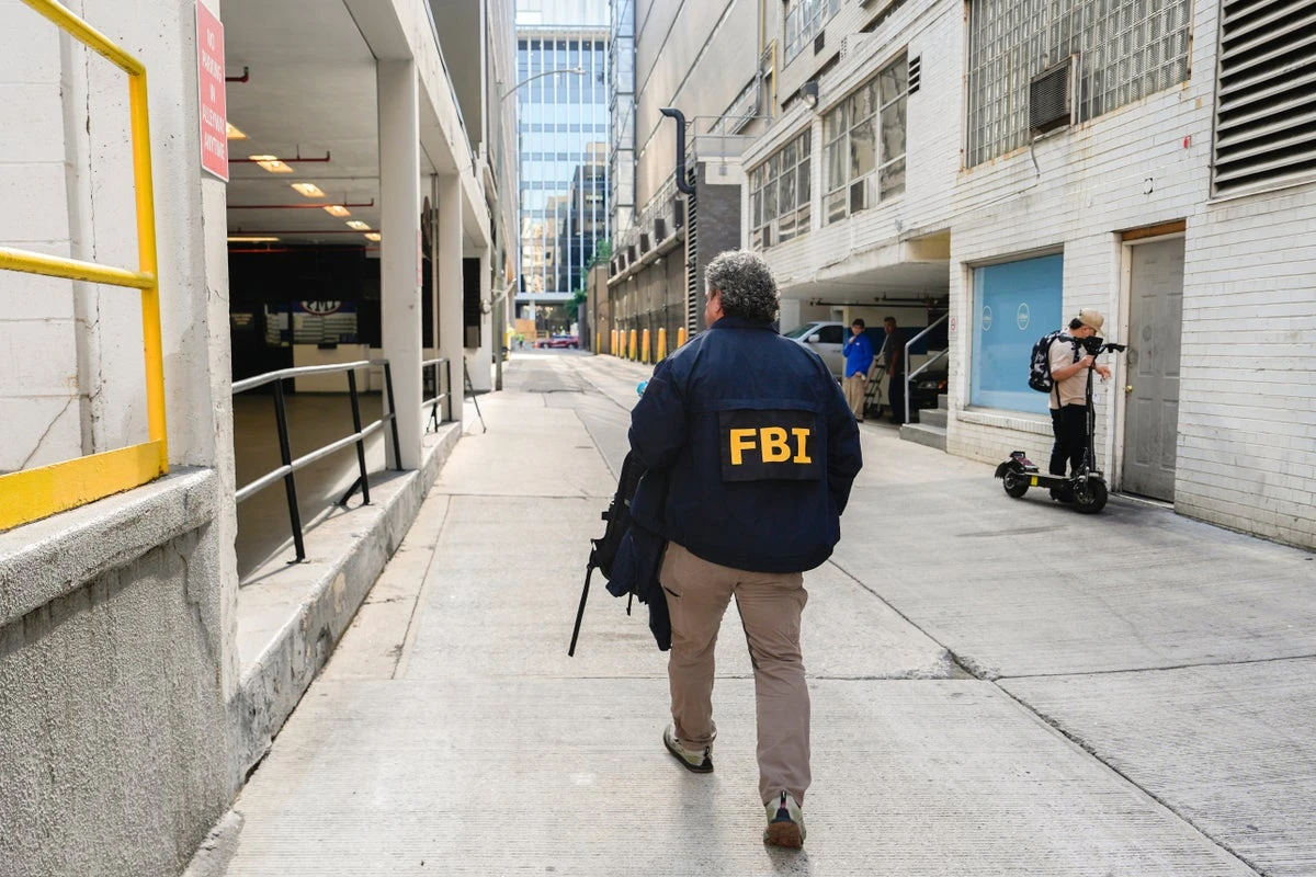 FBI fires agents who knelt during the 2020 BLM protest