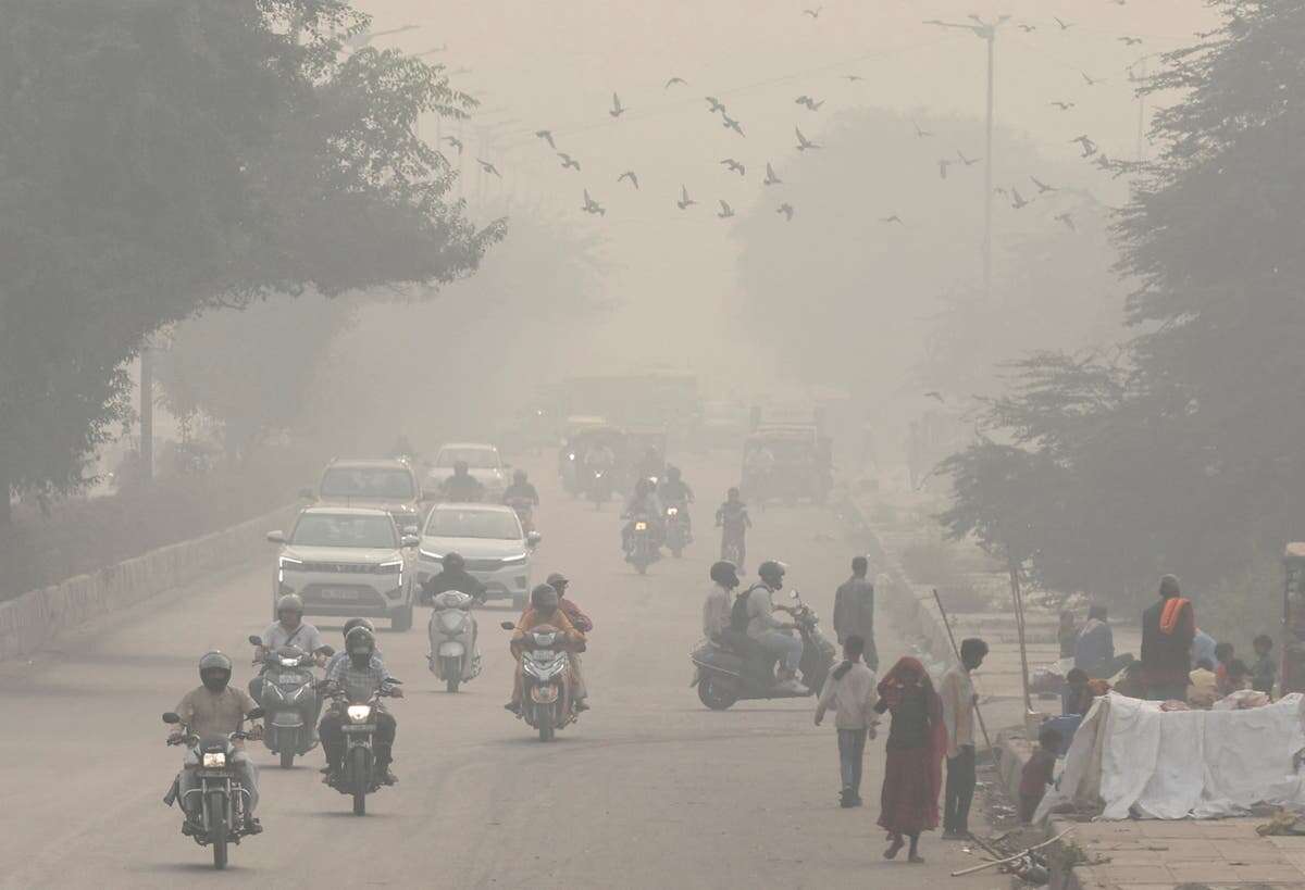 Delhi’s air quality worsens as smog blankets Indian capital