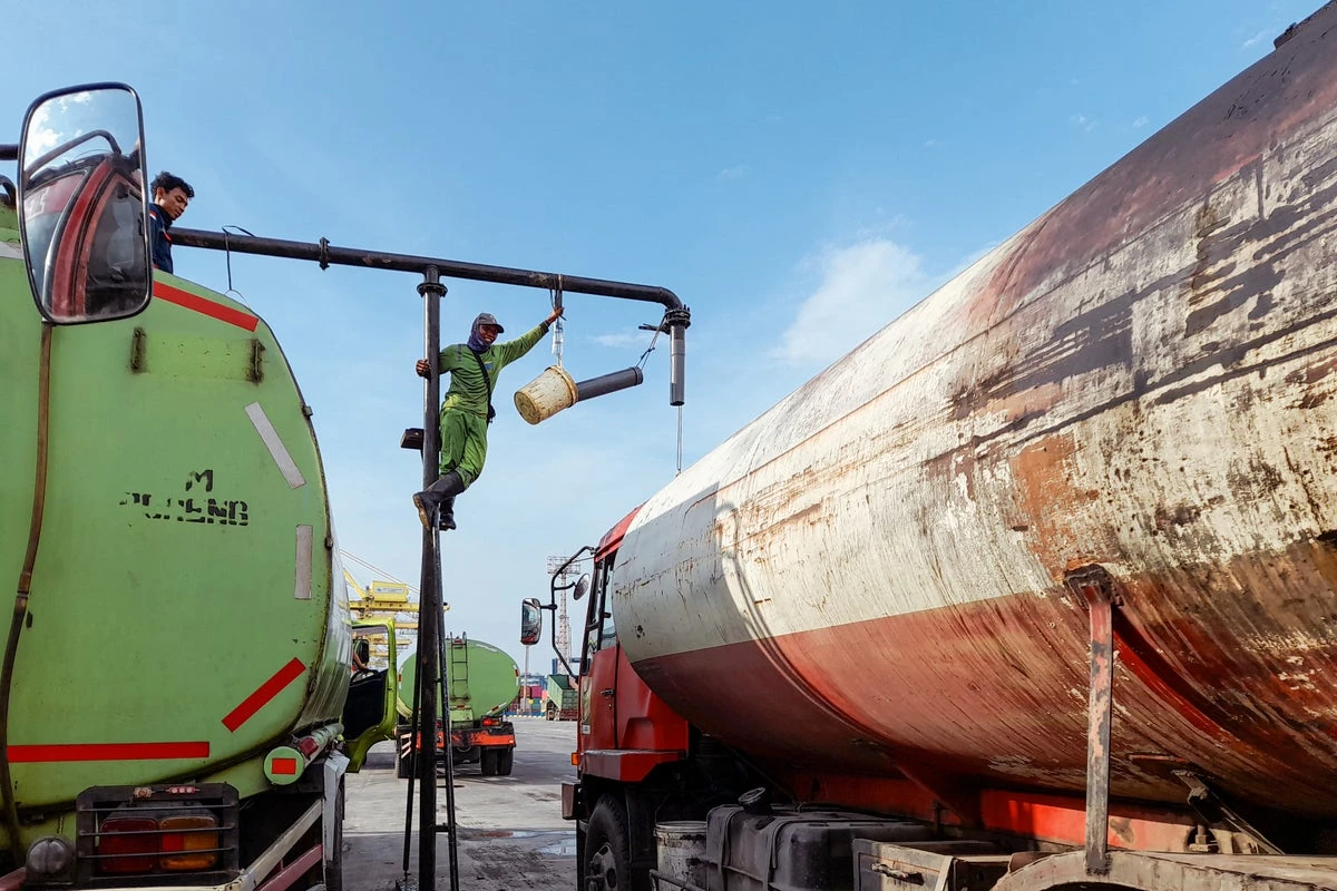 Indonesia arrests judges who cleared palm oil companies of corruption