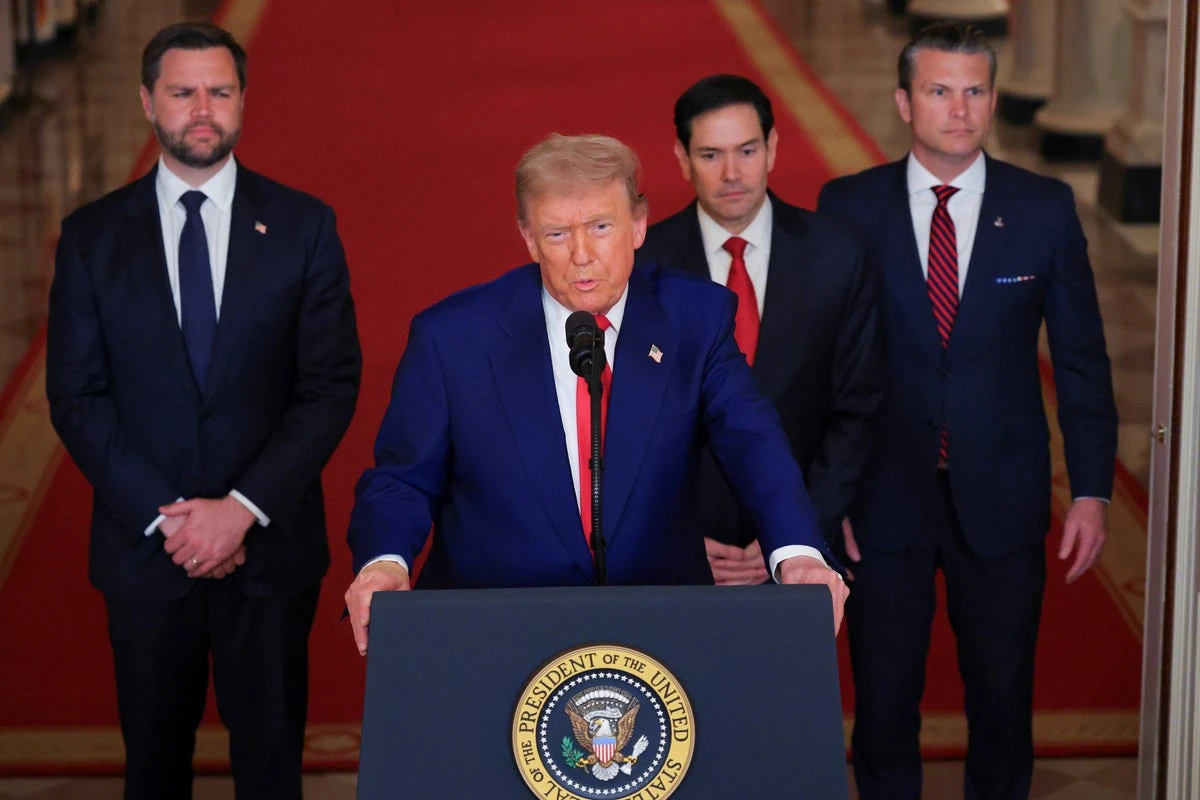 Trump denies wanting regime change after bombing raid on Iran