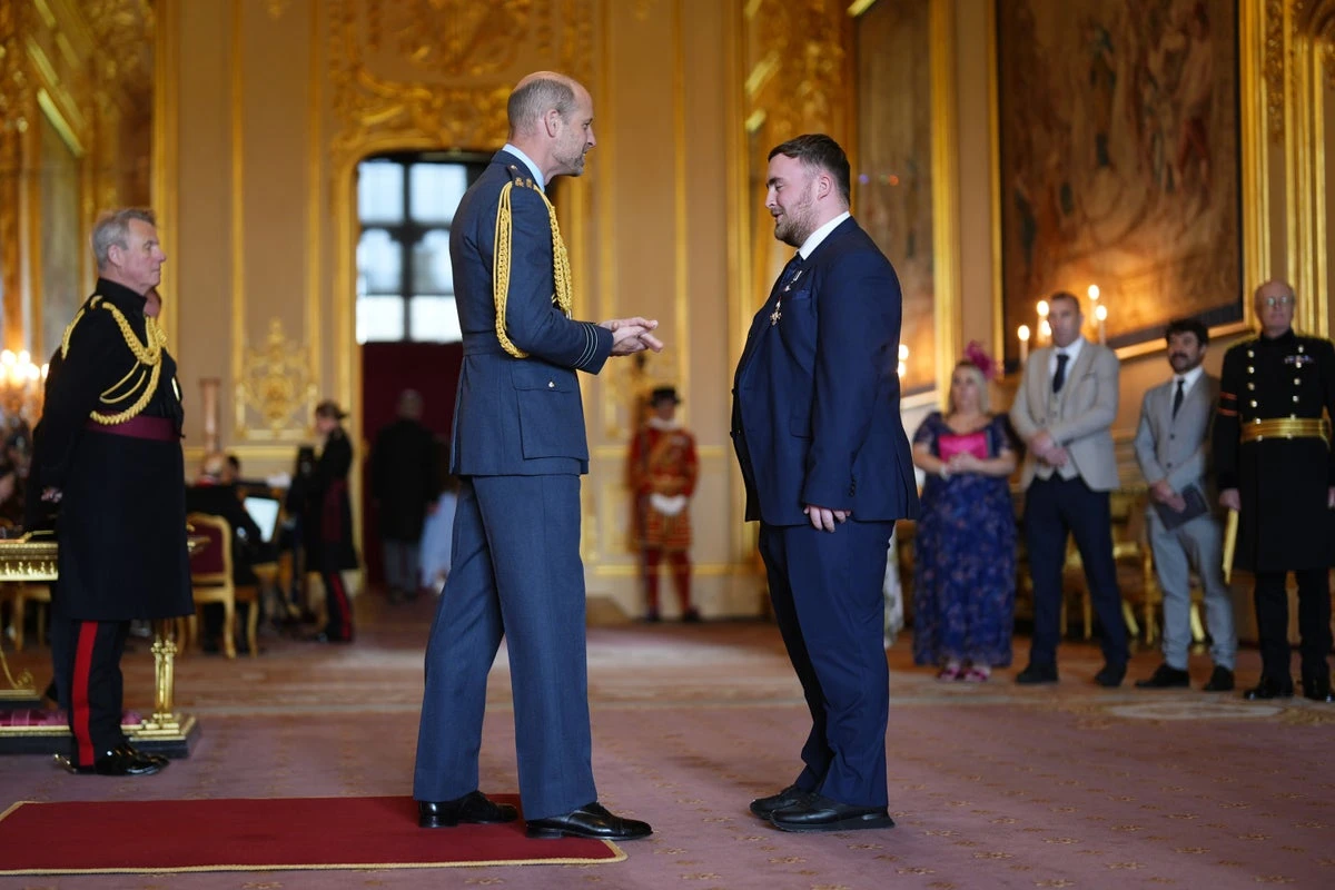 Littler offers Prince William tickets for World Darts Championship