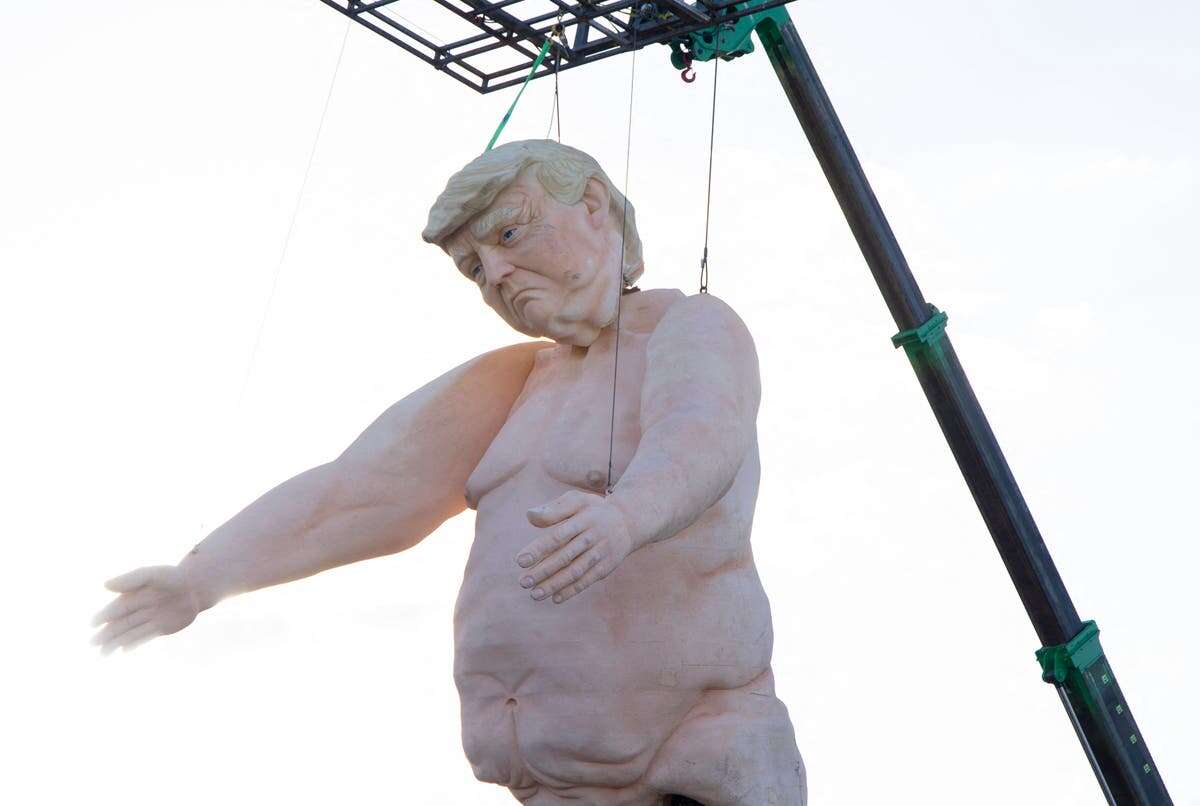 Trump on tour: Naked statue reappears after vanishing in Vegas