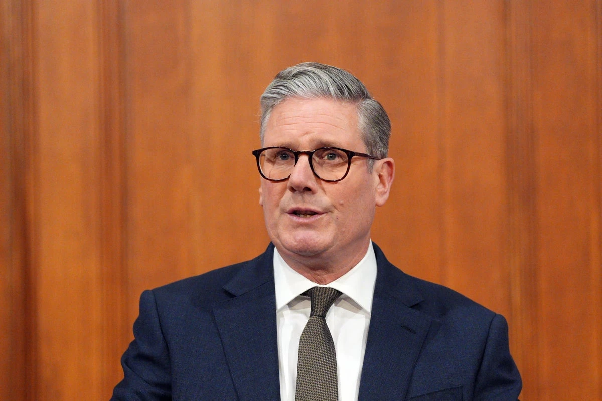 Starmer condemned over call for trans women to use male toilets