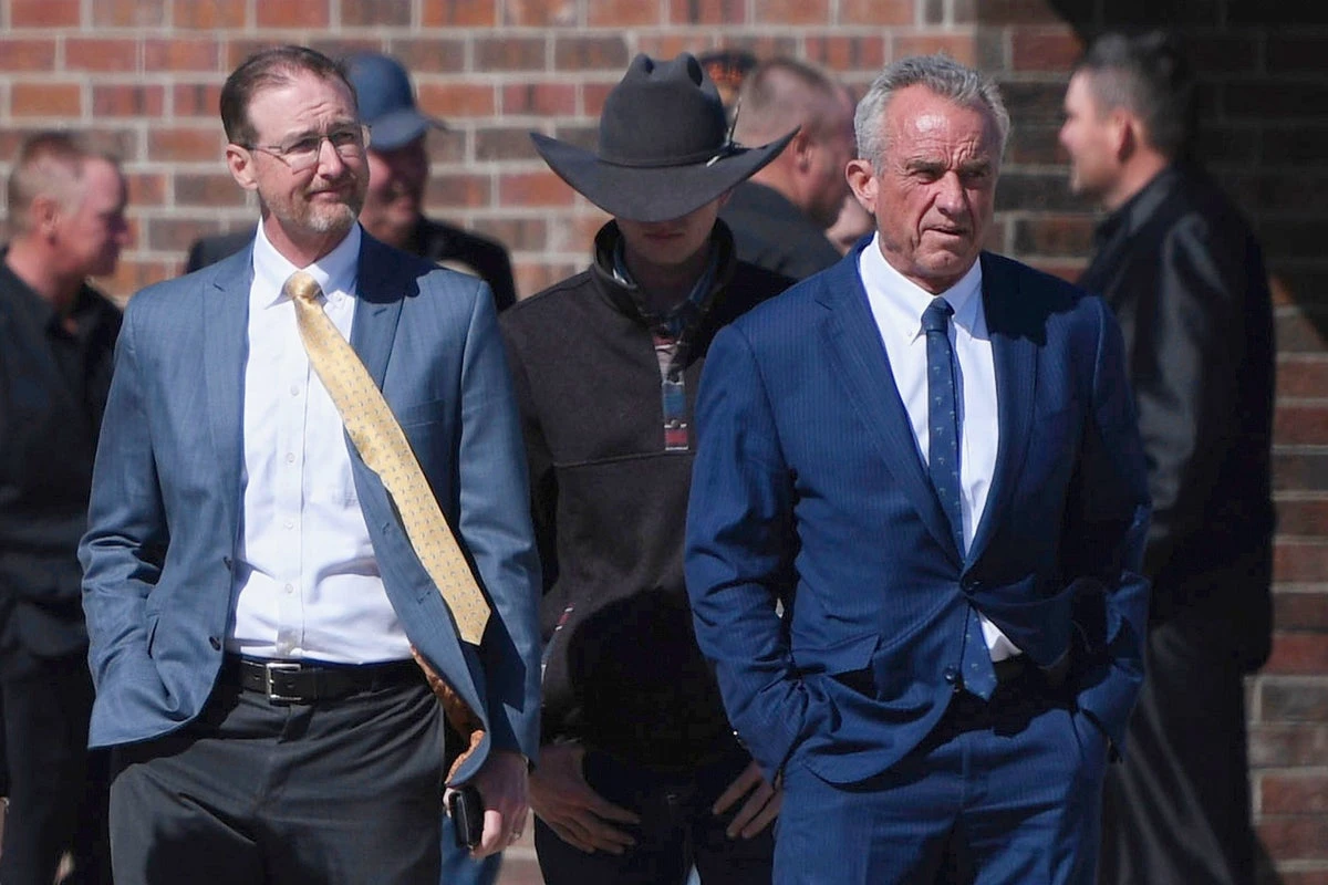 Doctor, backed by RFK Jr, treated children while infected with measles