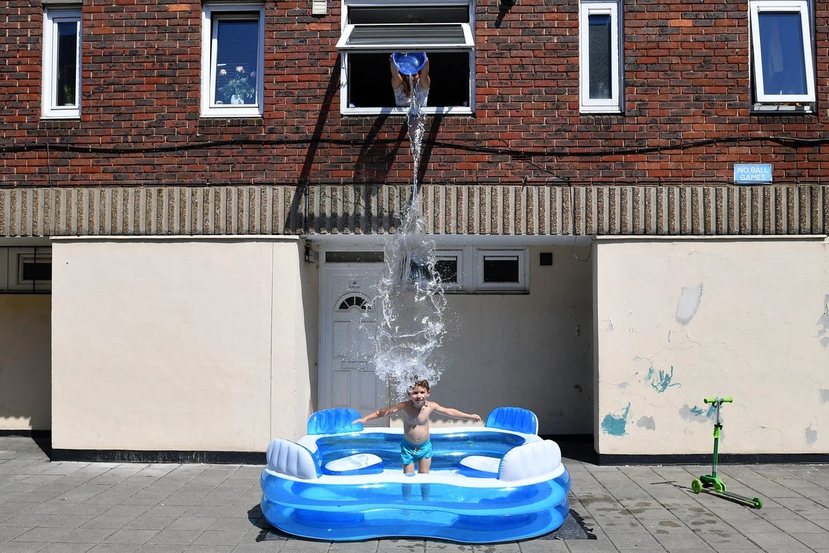 Swap paddling pools for water blasters to keep cool, Britons urged