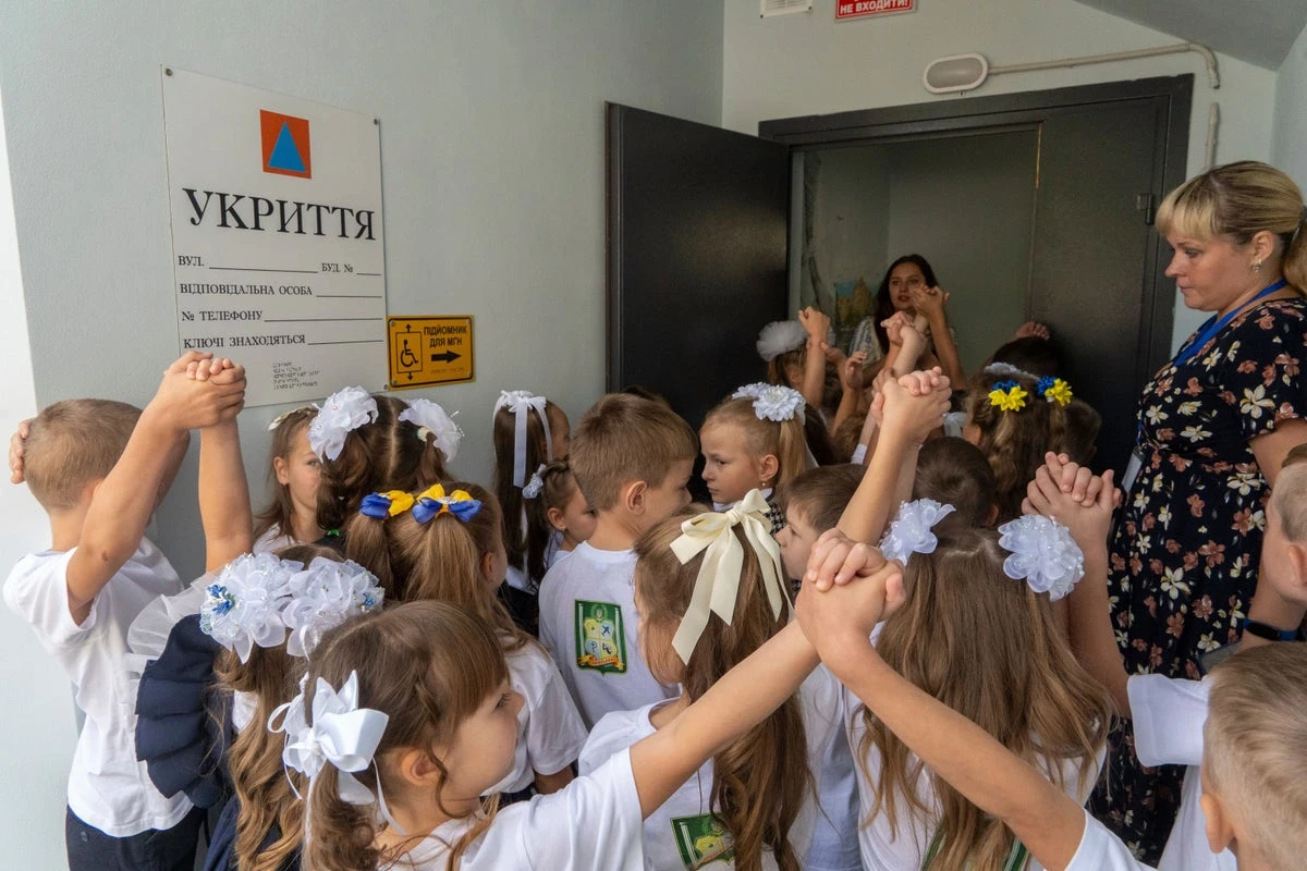 Ukrainian children forced to learn underground amid Russian attacks
