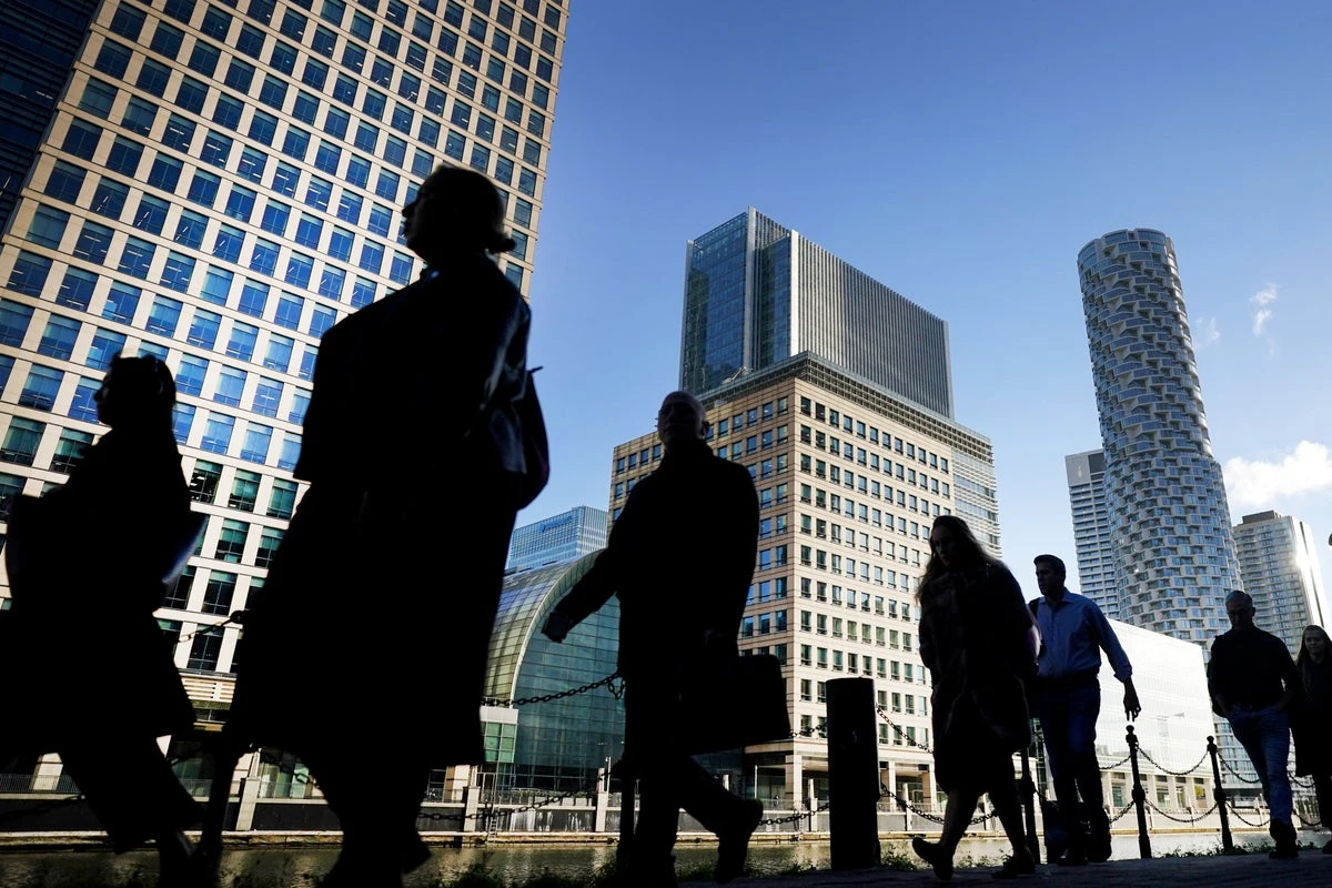 UK inflation falls by more than expected to 2.6%