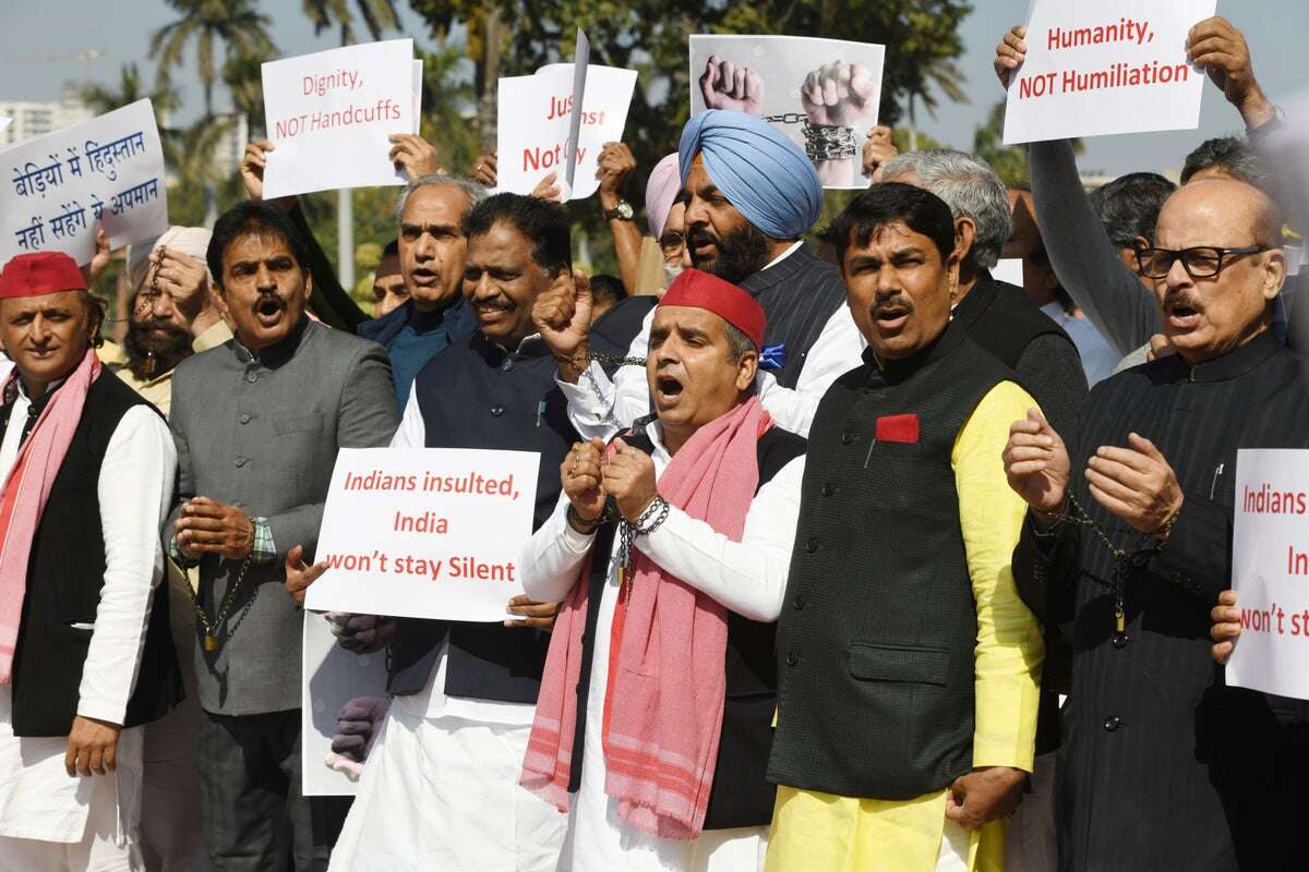 Indian lawmakers protest alleged mistreatment of deportees