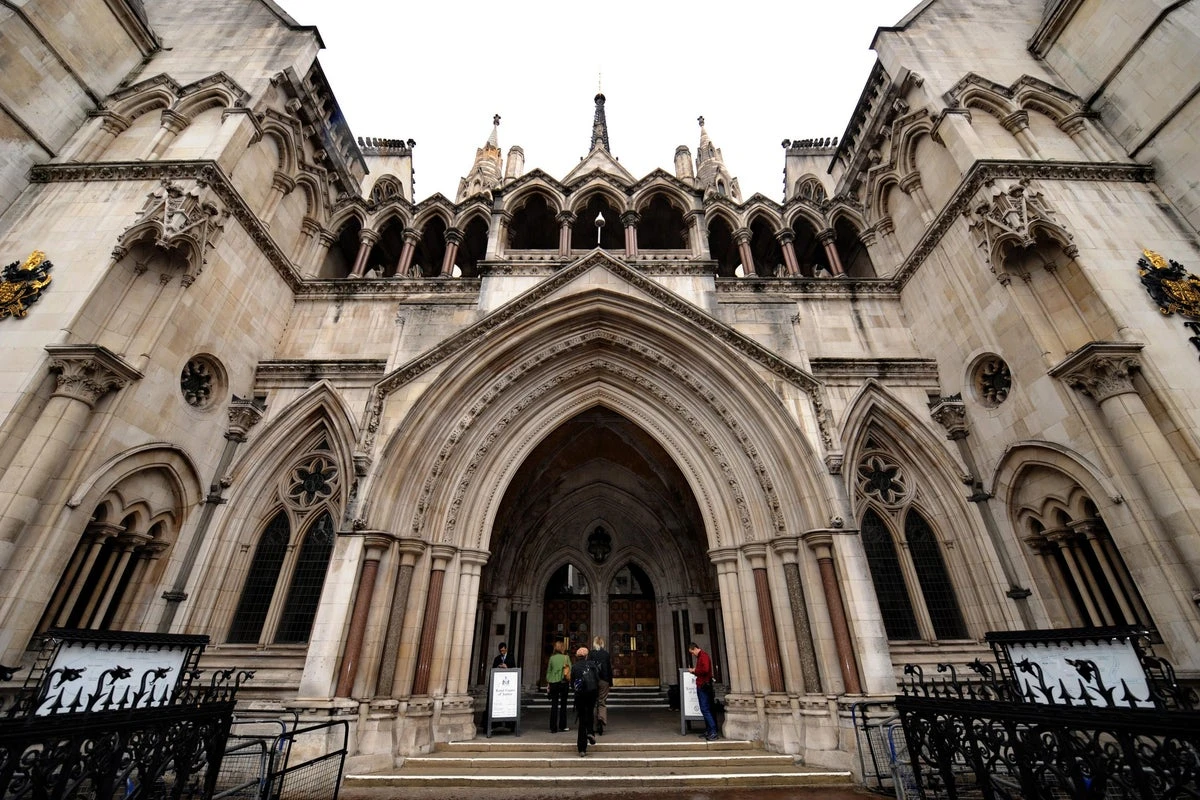 ‘Hollywood con queen’ loses High Court challenge against extradition