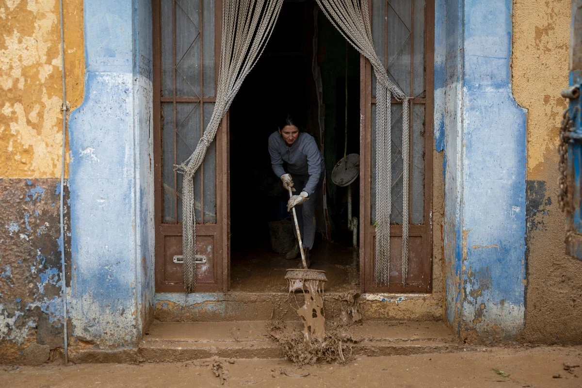 Weather alerts remain in place in Spain after homes evacuated