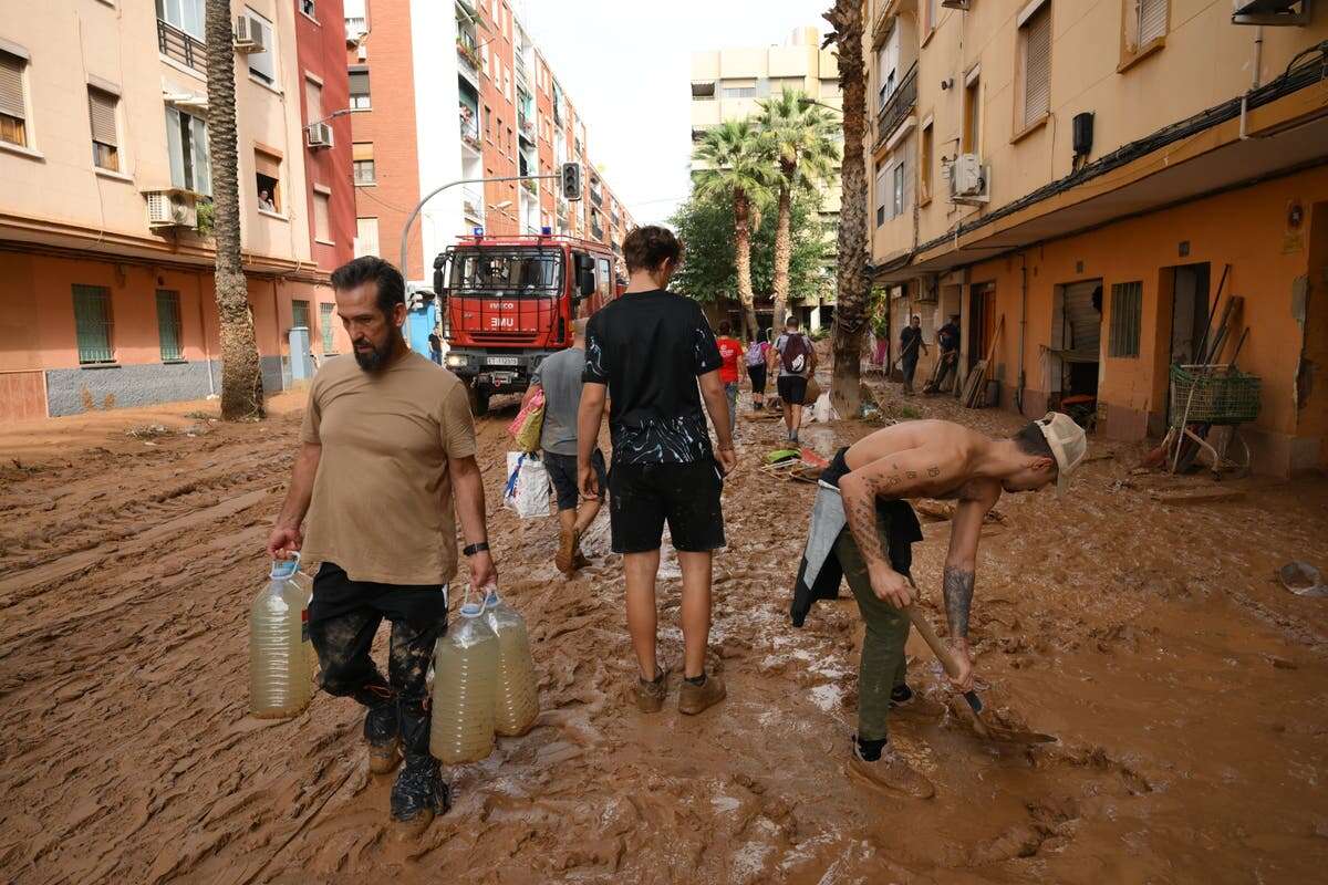 Death toll soars to 158 and looting breaks out: Spain flooding latest