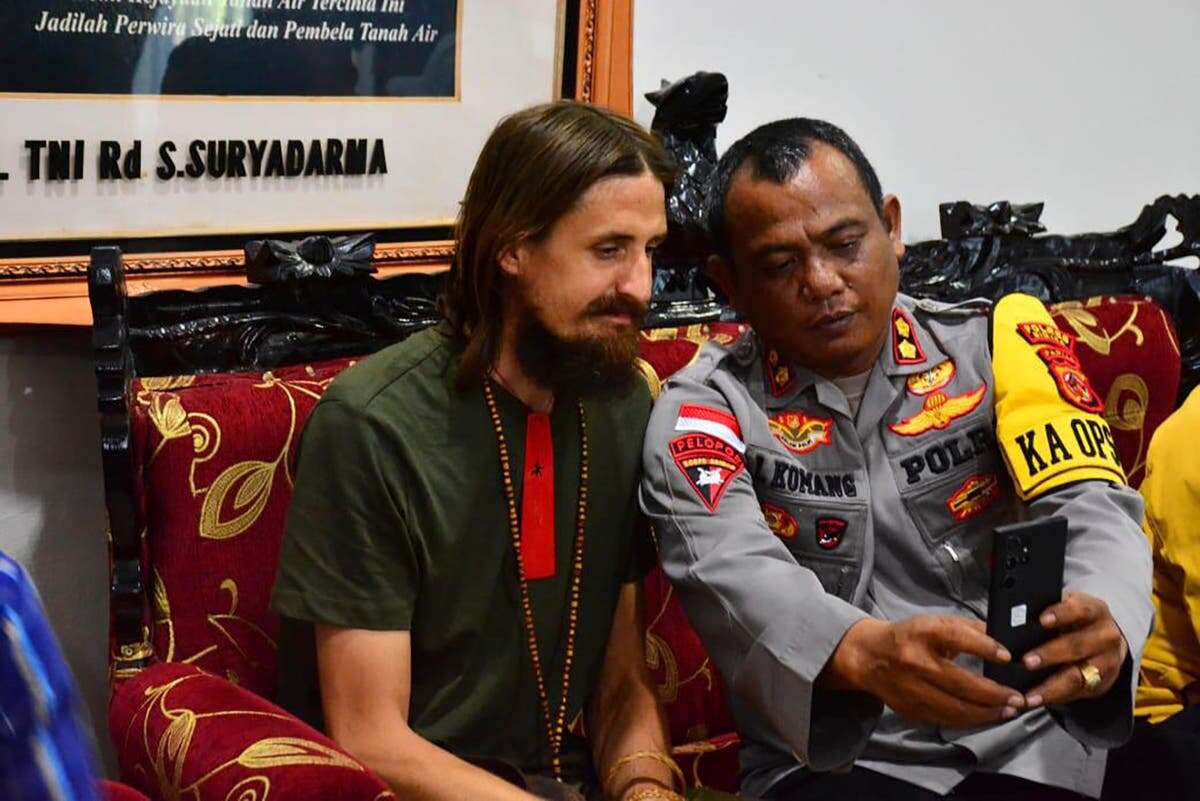 Separatist rebels release New Zealand pilot after 19 months in Papua