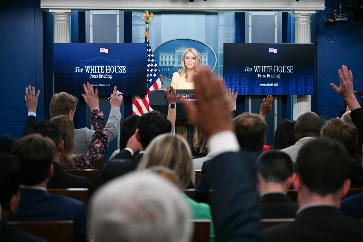 White House insists Trump has nothing to do with Qatar plane deal
