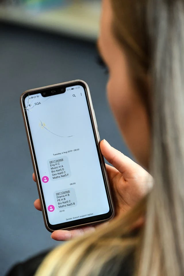 Roaming charges back for travellers to EU, top operator announces