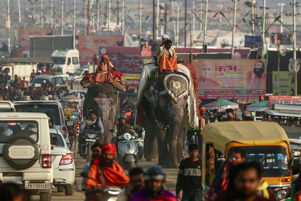 Ten Hindu pilgrims killed in highway crash on way to Maha Kumbh