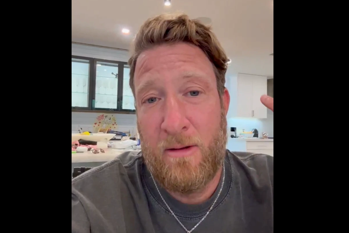 Dave Portnoy furious after antisemitic sign held up at his bar