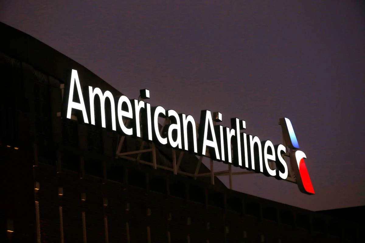 Fire on American Airlines plane causes evacuation