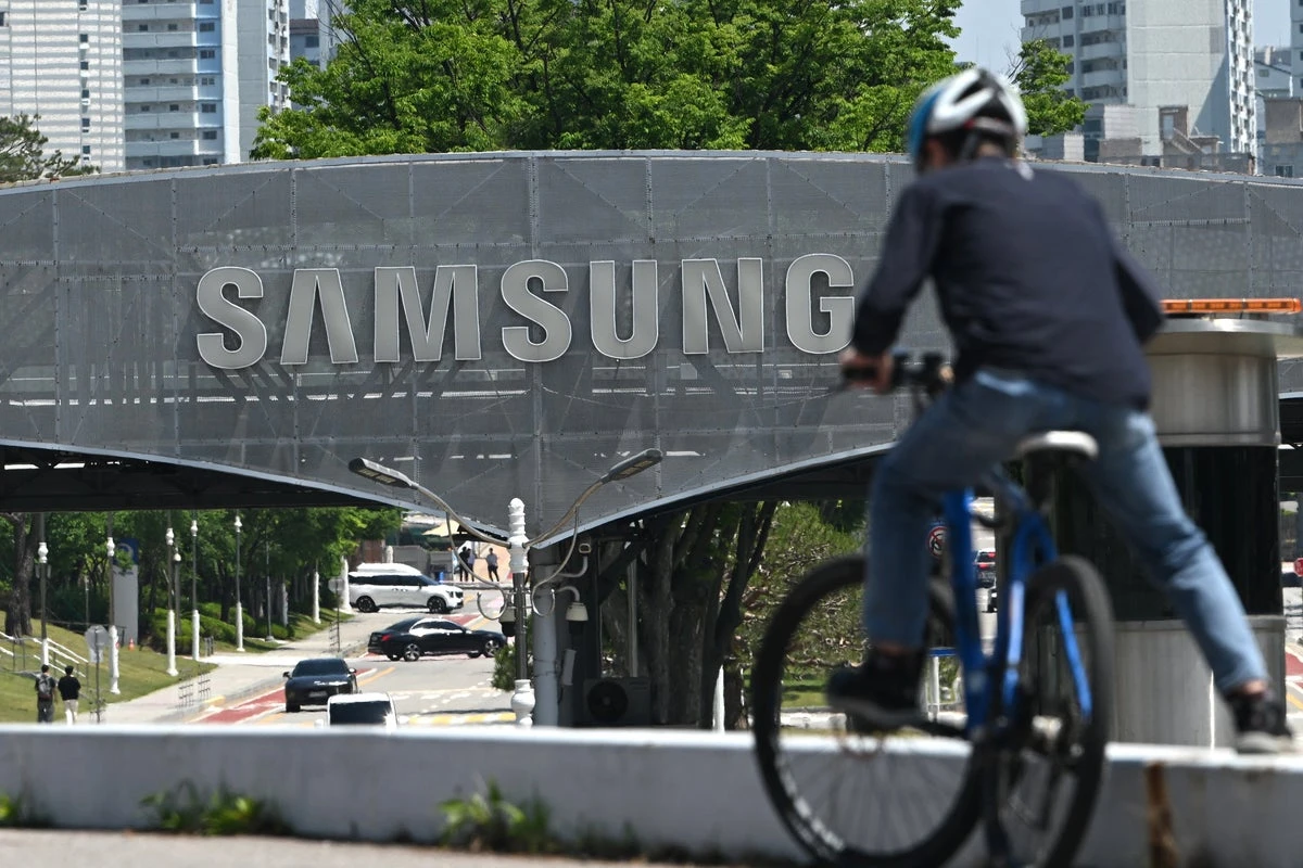 Samsung staff left furious after select workers set to pocket $416,000