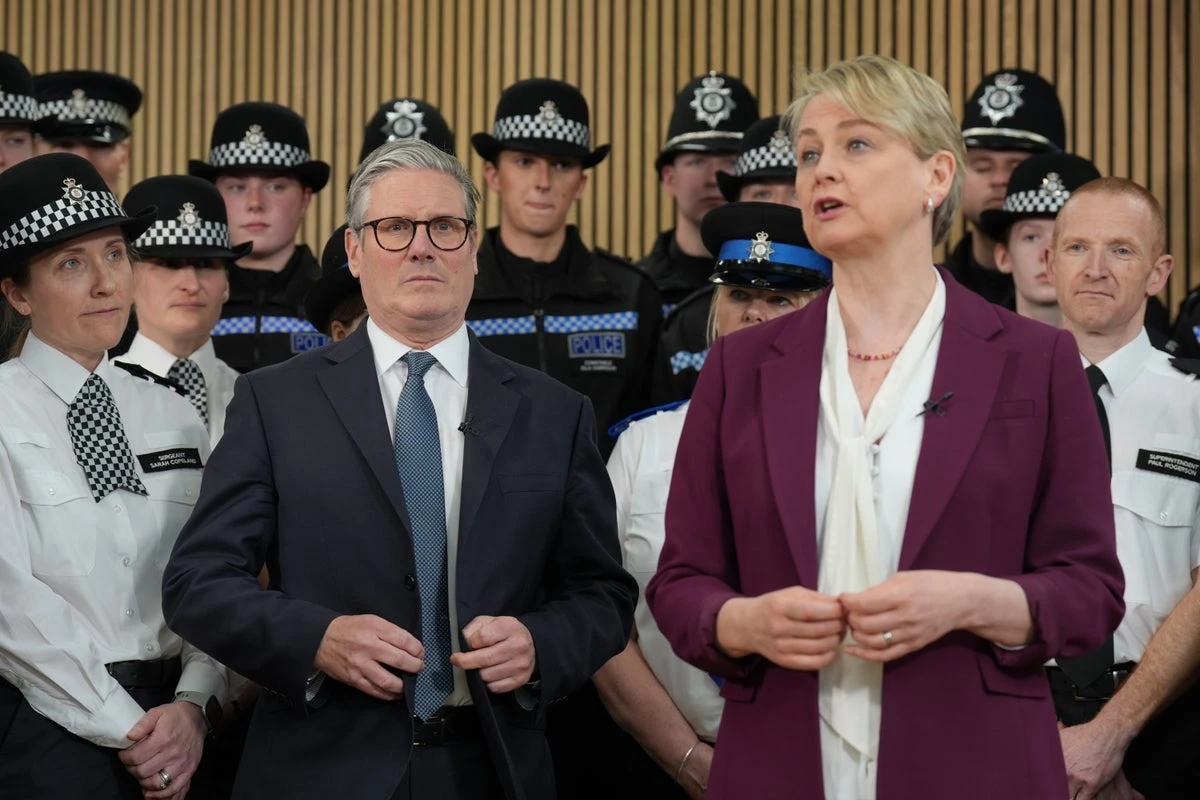 PM and Cooper pile pressure on police as transparency row deepens