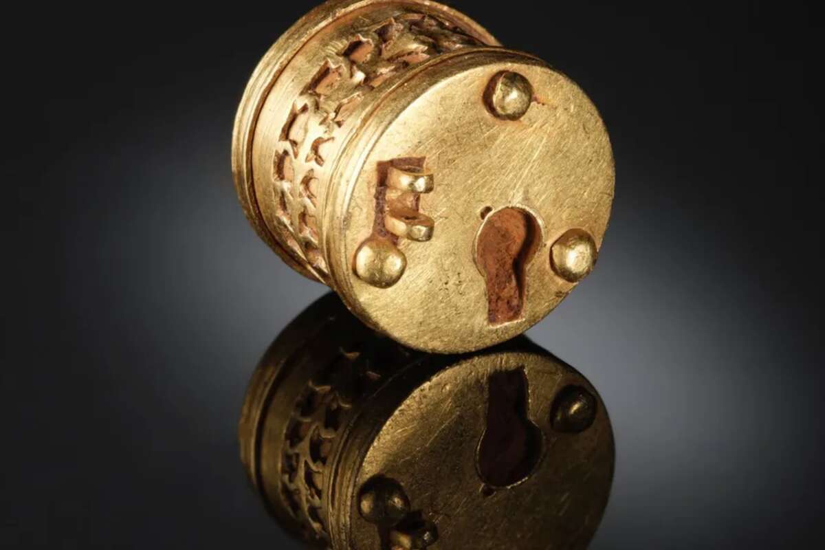 Metal detectorist finds unique golden artefact from Roman-era Germany