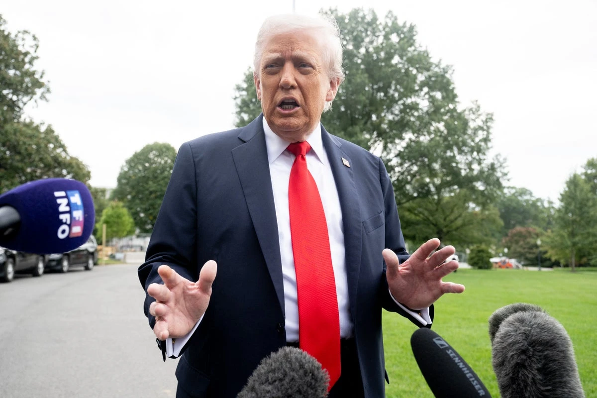 Trump dodges question on Kash Patel to back Bondi