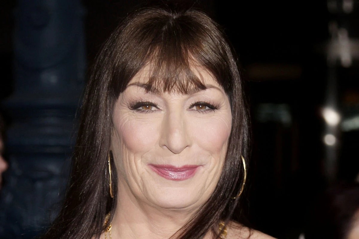 Anjelica Huston says she’s ‘in the clear’ after cancer diagnosis