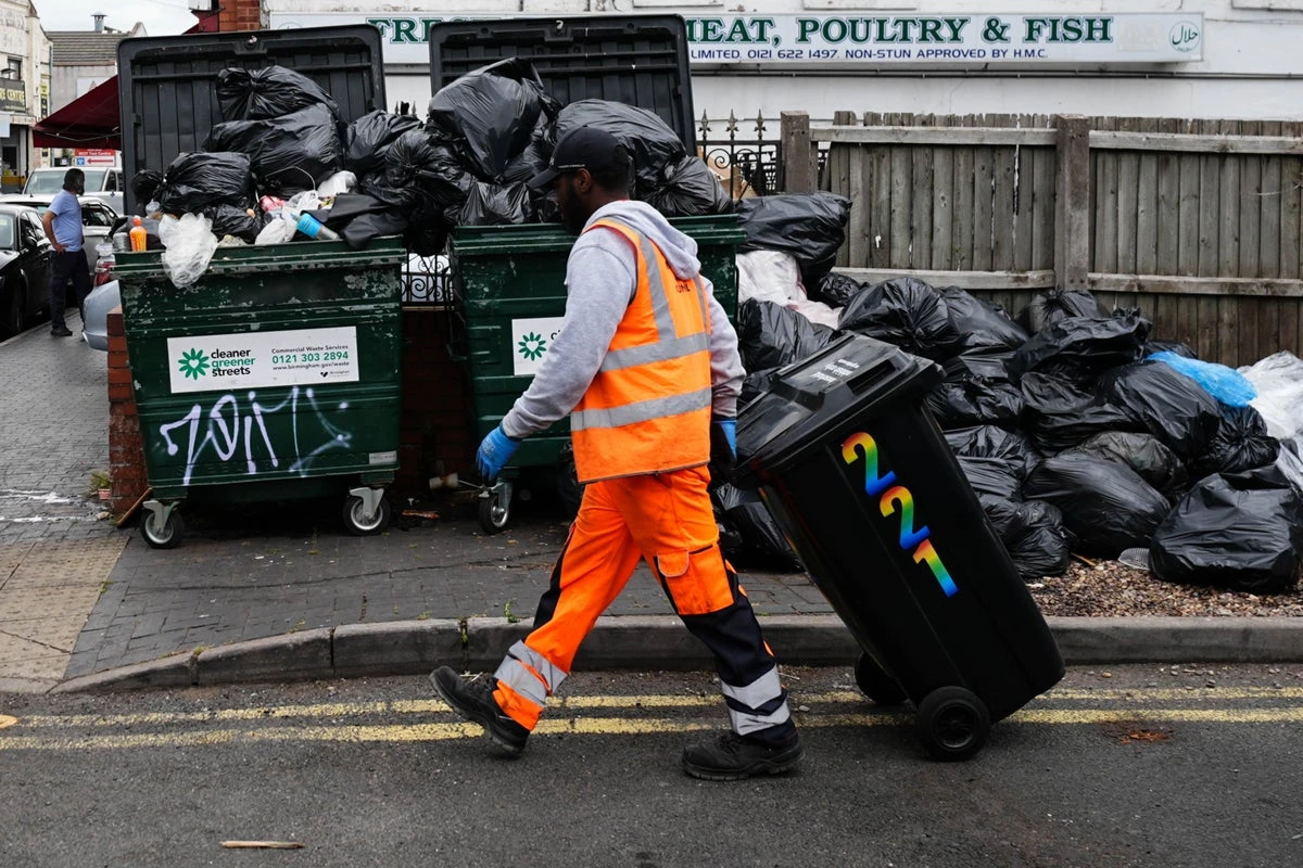 Talks to end Birmingham bin strike break down as council walks away