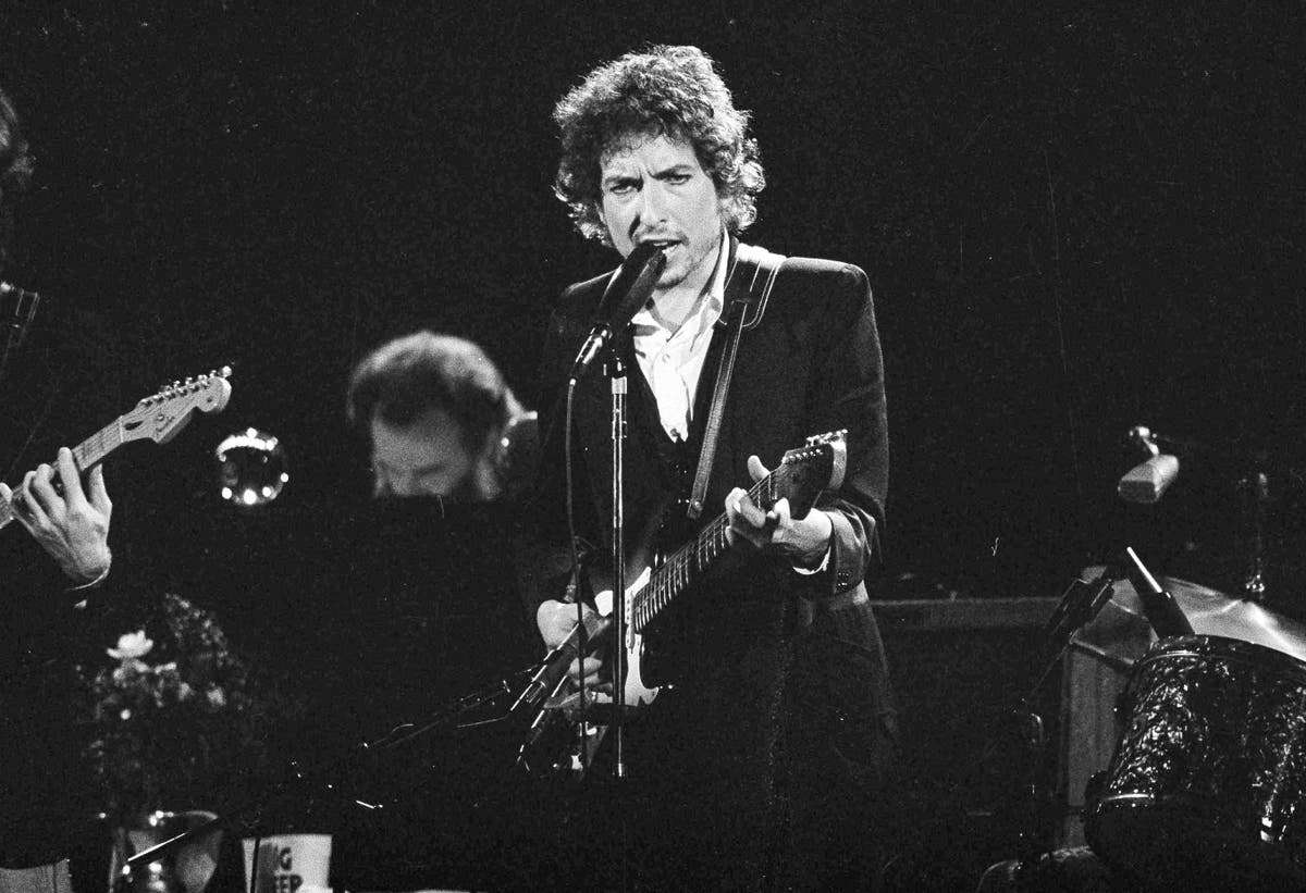 Bob Dylan baffles fans with rare social media post: ‘Who is Mary Jo?’