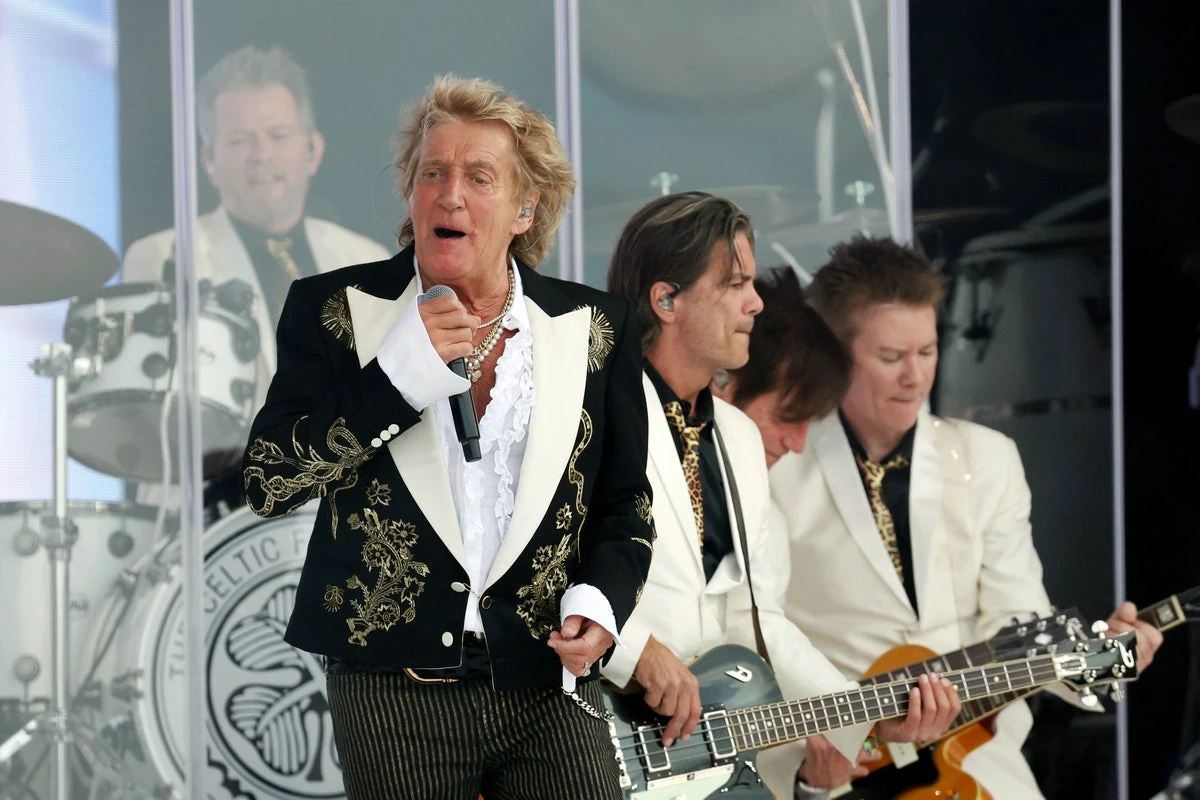 Rod Stewart’s Glastonbury set feels like he’s wringing out the dregs