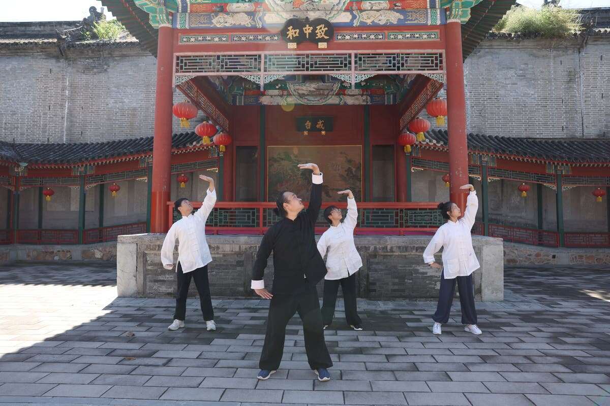 Taoist temple exercise helps city workers relieve stress