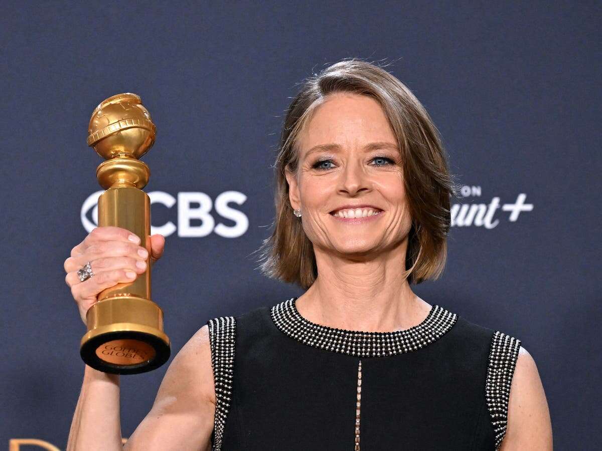 Jodie Foster heckled as she wins fifth Golden Globe